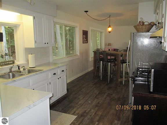 3rd image of 1135 Margo St