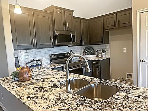 3rd image of 7402 Lamplighter Ln