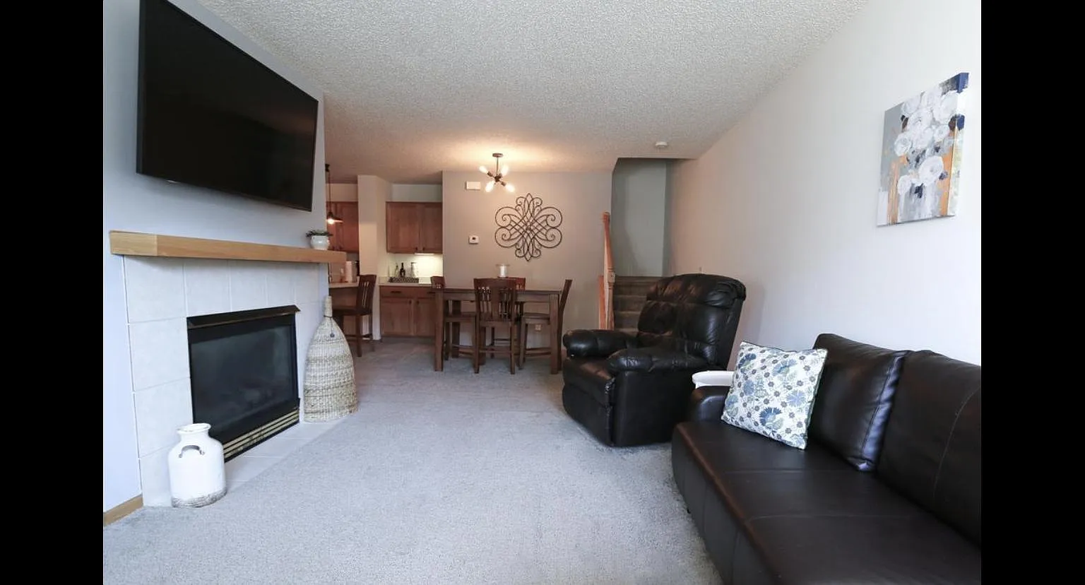 3 bed, 1441 sqft, $1,975 — Photo 3