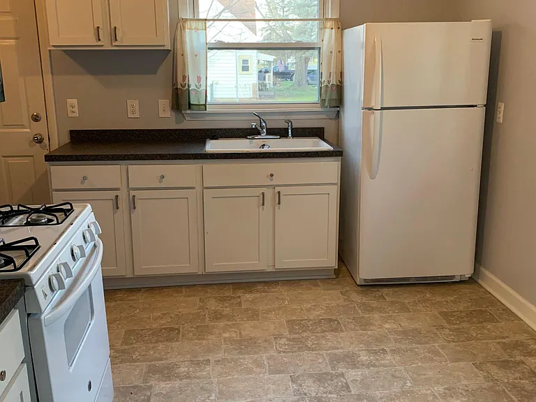 11830 Beech Daly Rd — Photo 3