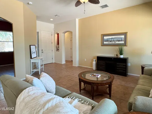 433 N Mountain Brook Dr, Green Valley, AZ 85614