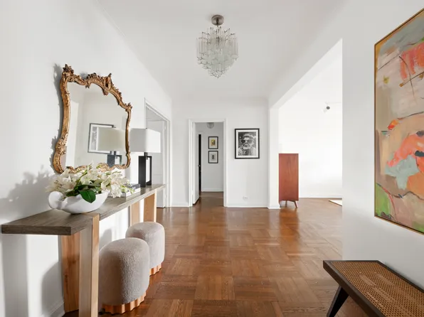 875 5th Avenue image 9 of 19