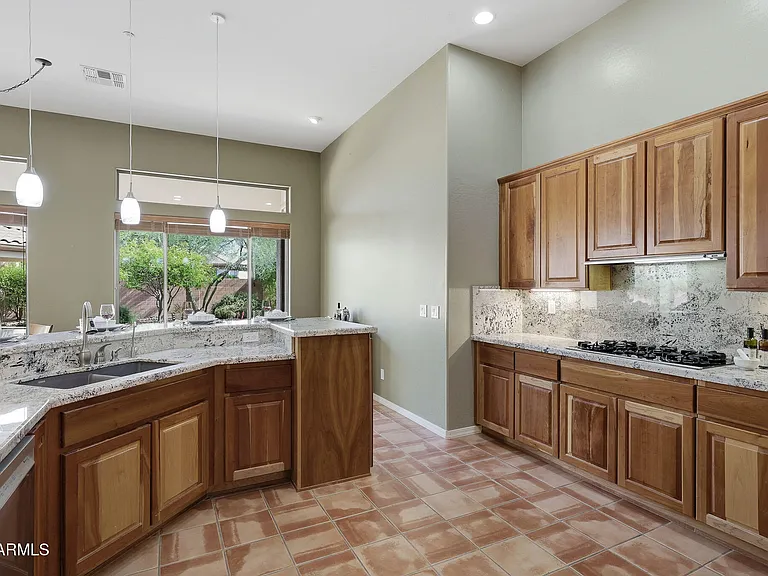 2129 W Legends Way — Photo 14