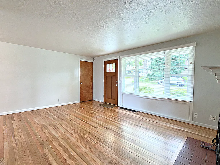 12820 SW Edgewood St — Photo 7