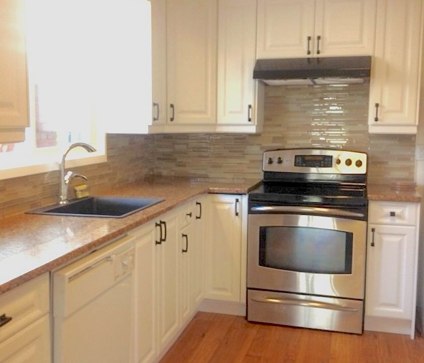 5 burner glass-top stove with convection oven. Fancy Bosch dishwasher.