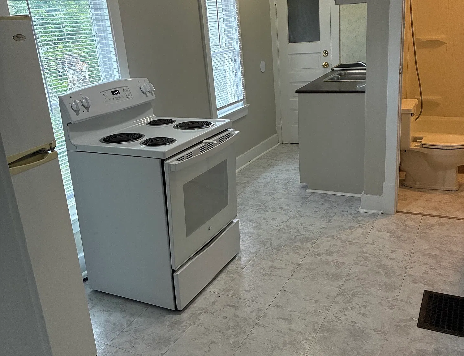 Studio, 646 sqft, $682 — Photo 1