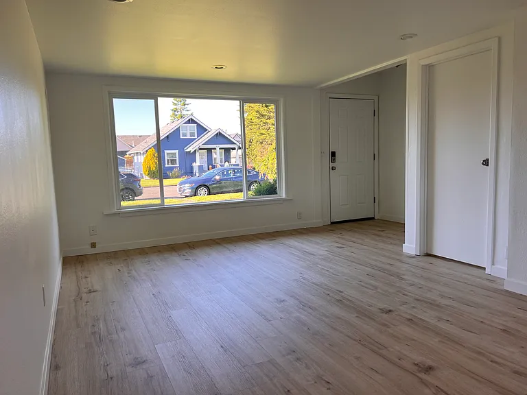 916 6th Ave SW #A — Photo 3