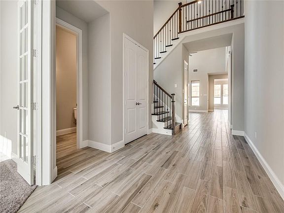 2nd image of 3445 Poinsettia Way