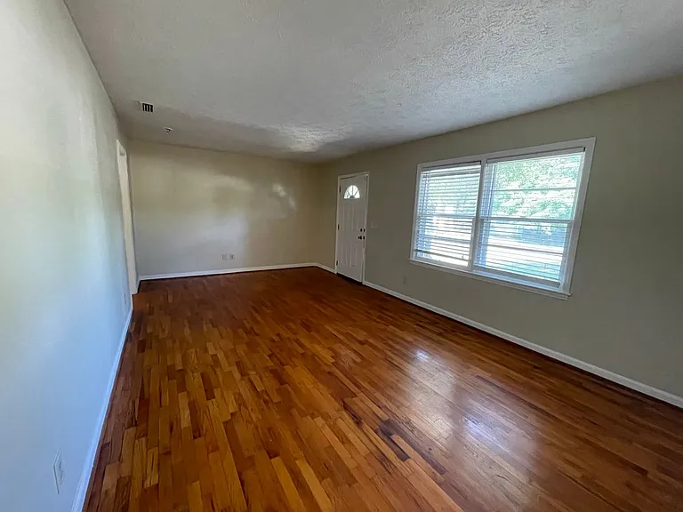 318 Garden Ave SE — Photo 6