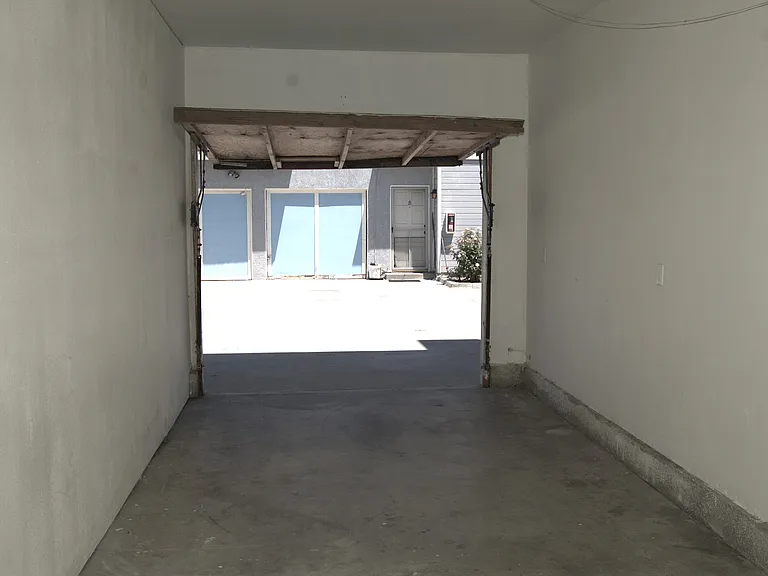 1323 W Palmyra Ave #B — Photo 9
