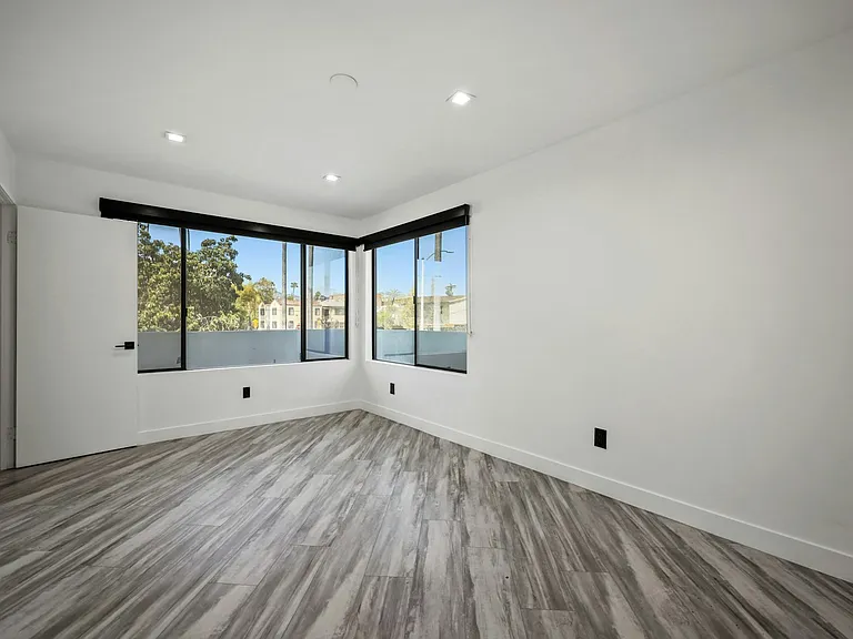 955 N Oxford Ave #5 — Photo 18