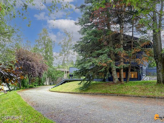 4th image of 2608 Strawberry Rd