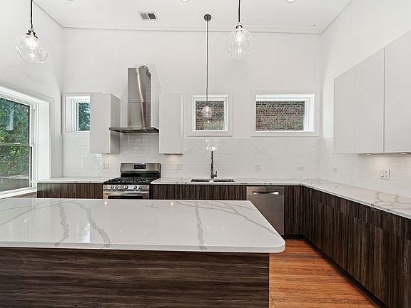 3rd image of 1412 N Washtenaw Ave #3