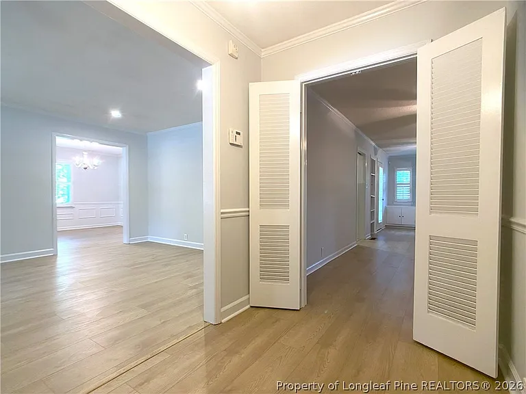 2721 Mirror Lake Dr — Photo 2