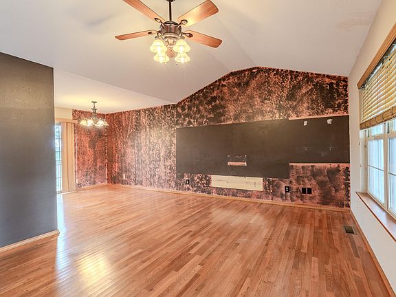 2nd image of 425 Kentling Avenue