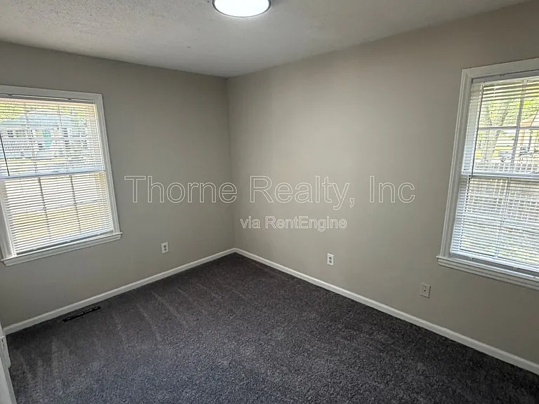 1420 Barnes St — Photo 6
