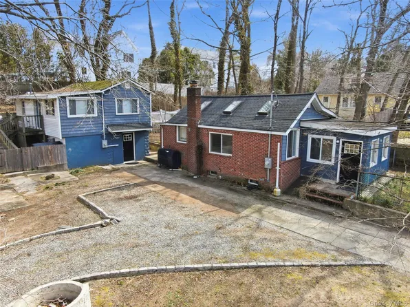 61 Sunburst Drive, Rocky Point, NY 11778