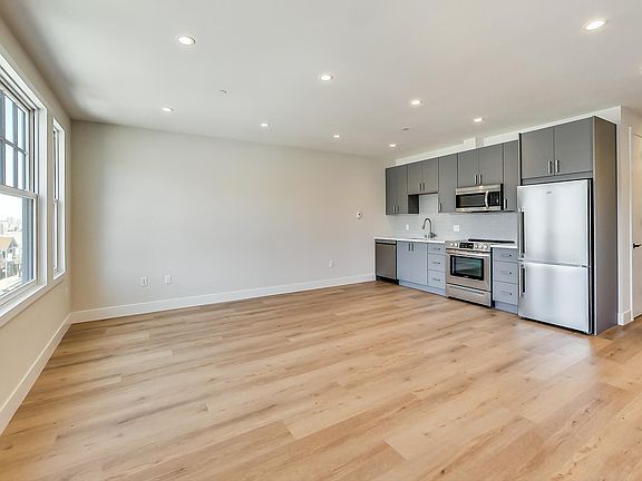 4th image of 3549 Mission St #C