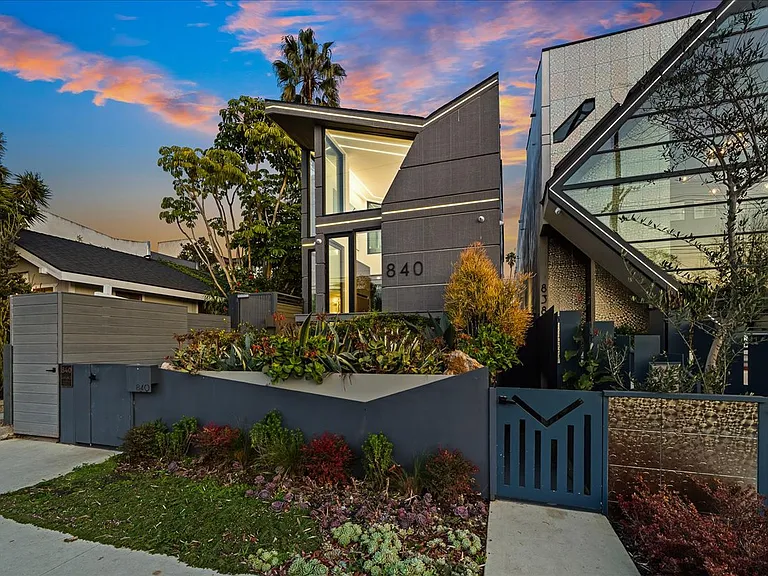 840 California Ave — Photo 2