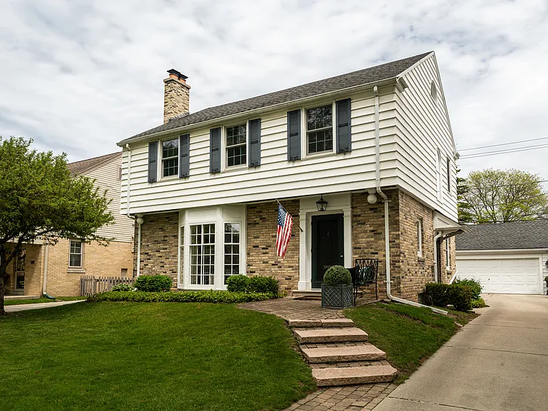 6014 N Kent Ave — Photo 2