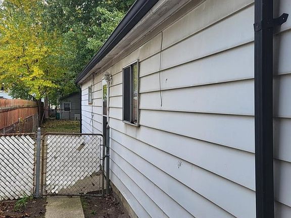 2nd image of 23754 Crossley Ave