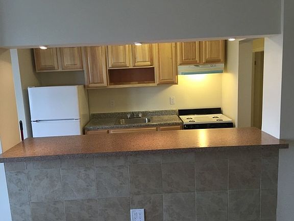 2nd image of 410 E 25th St #6CKF