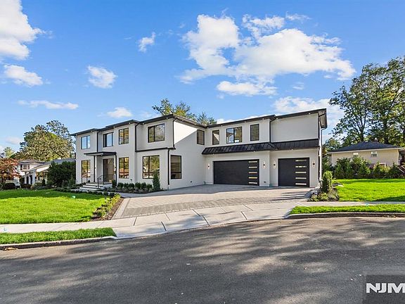 4th image of 236 Woodcrest Avenue