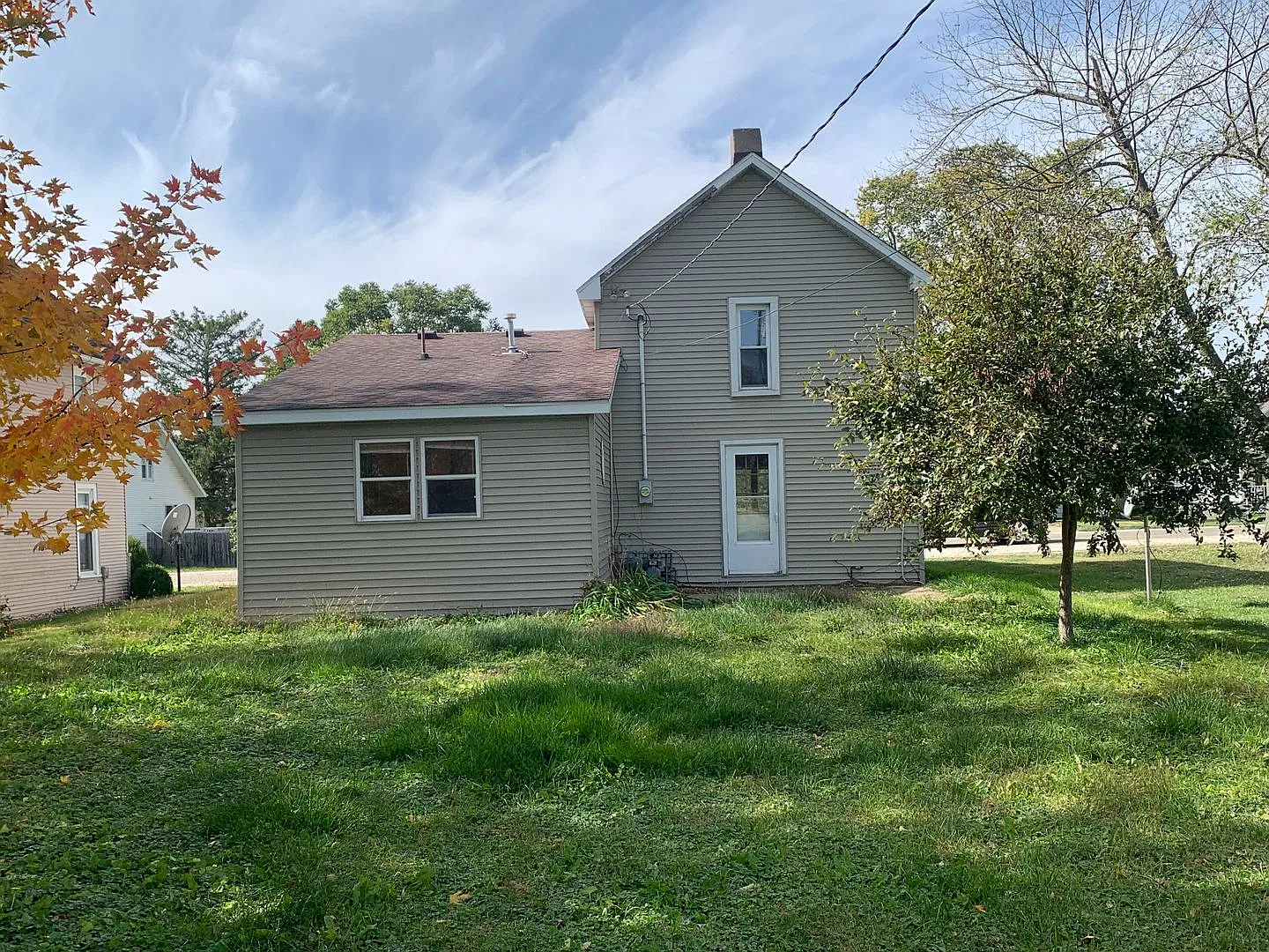 3 Bedroom Home in Dunlap Fireplace, Large Yard & Storage Shed — Photo 4