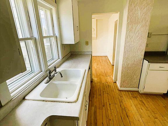 3rd image of 42212 N Hancock St