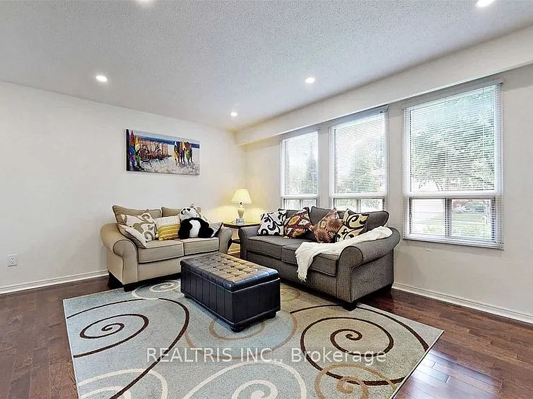 68 Gretman Cres — Photo 4