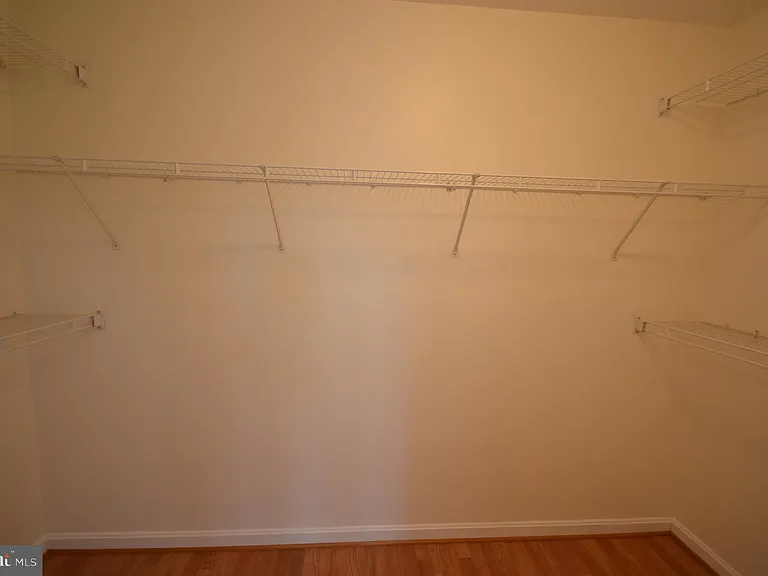 819 Royal Cres — Photo 31