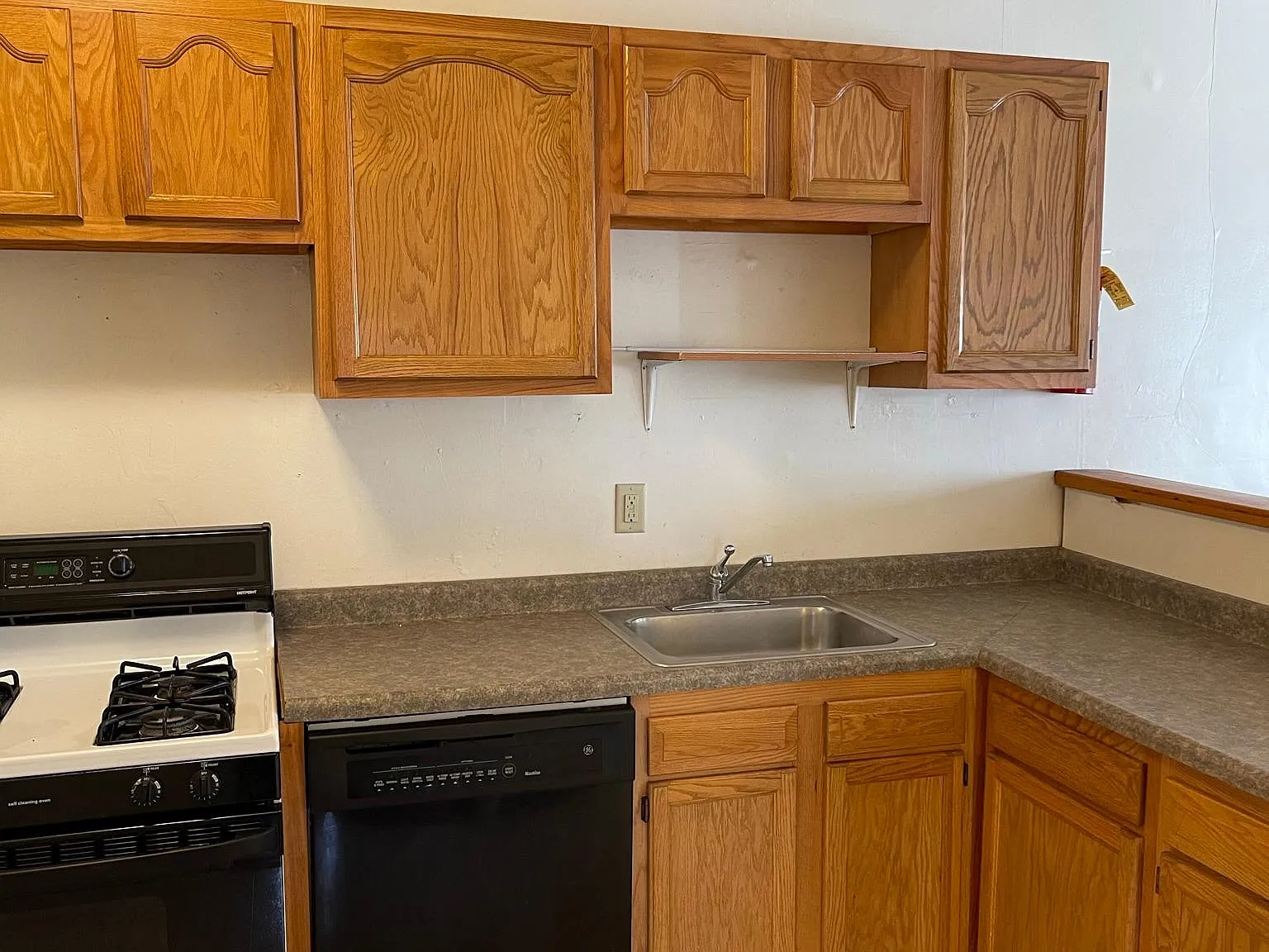 816 E Market St — Photo 3
