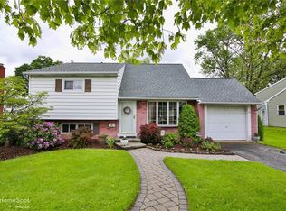 2028 Country Pl, Bethlehem, PA 18018