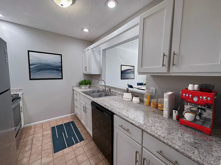 Breckenridge Apartment Homes — Photo 55