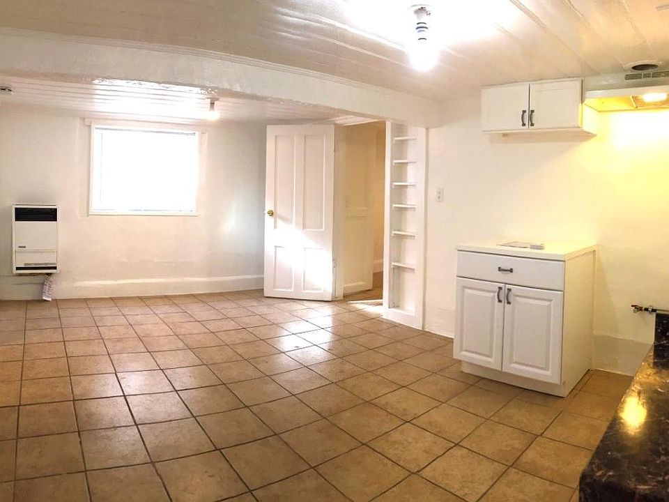 1st image of 910 1/2 Herbert Ave