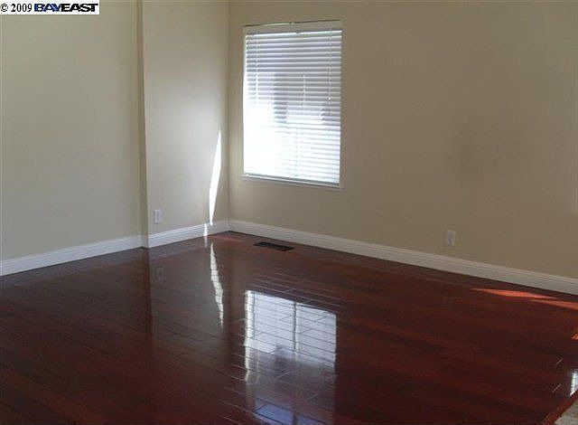 2nd image of 752 Bellflower St