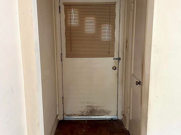 4th image of 1812 N Pierson Ave