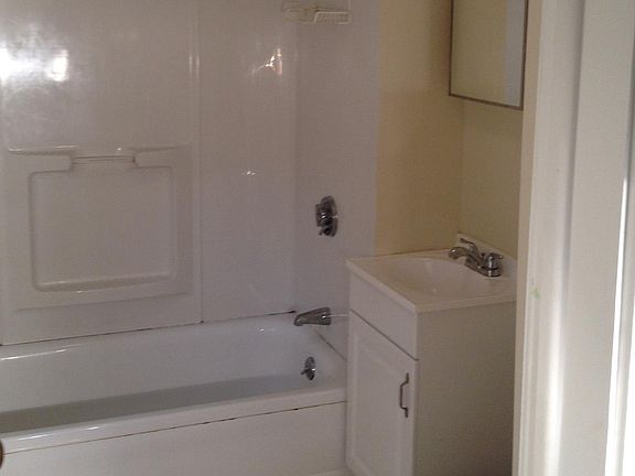 4th image of 425 S Main St APT 3