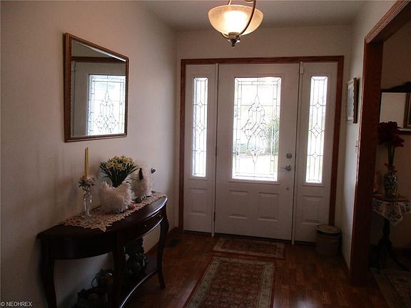 2nd image of 448 Deer Park Dr NE