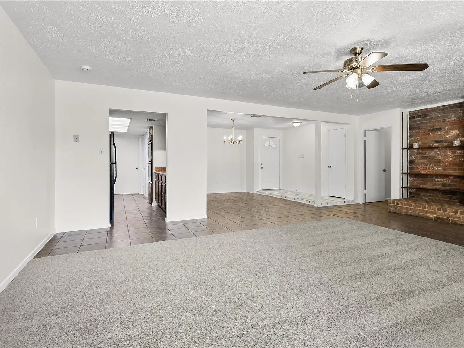 3 bed, 2.0 bath, 1643 sqft, $1,800 — Photo 4