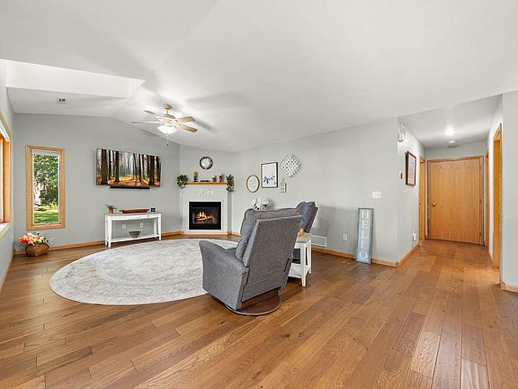 2nd image of 330 Creekview Ct