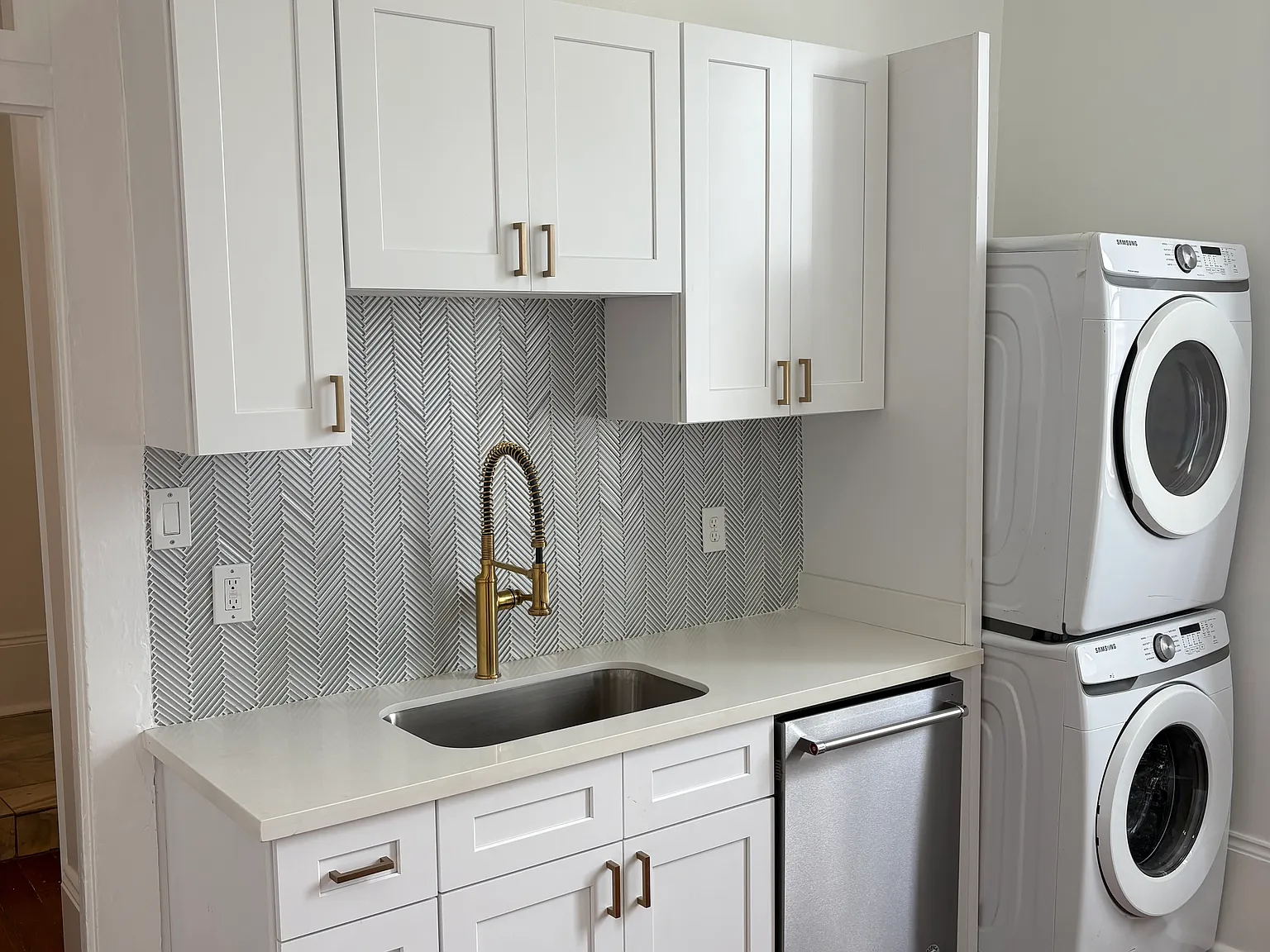 2 bed, 1100 sqft, $2,000 — Photo 3