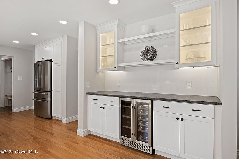 4th image of 4232 Picadilly Circle