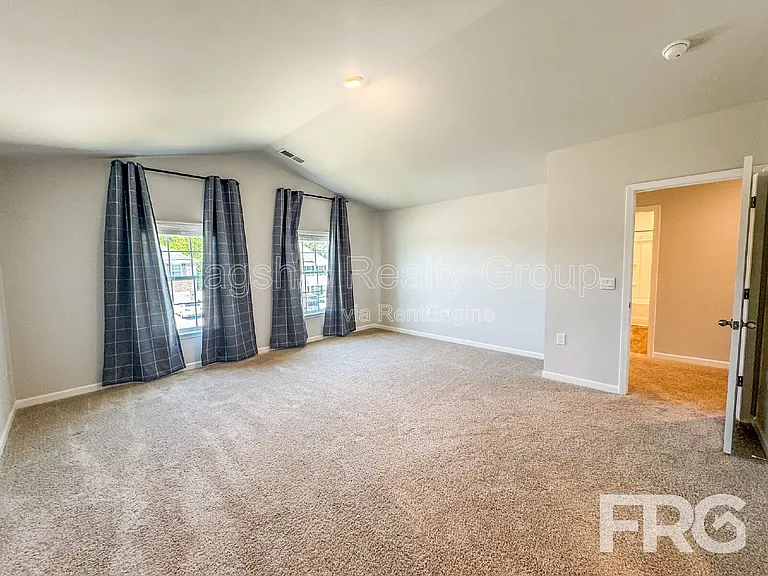 1313 Riverstone Dr — Photo 32