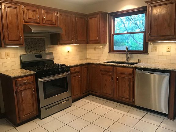 5th image of 3732 Broadmoor Dr