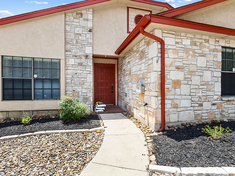 1514 Vista Hill St — Photo 2