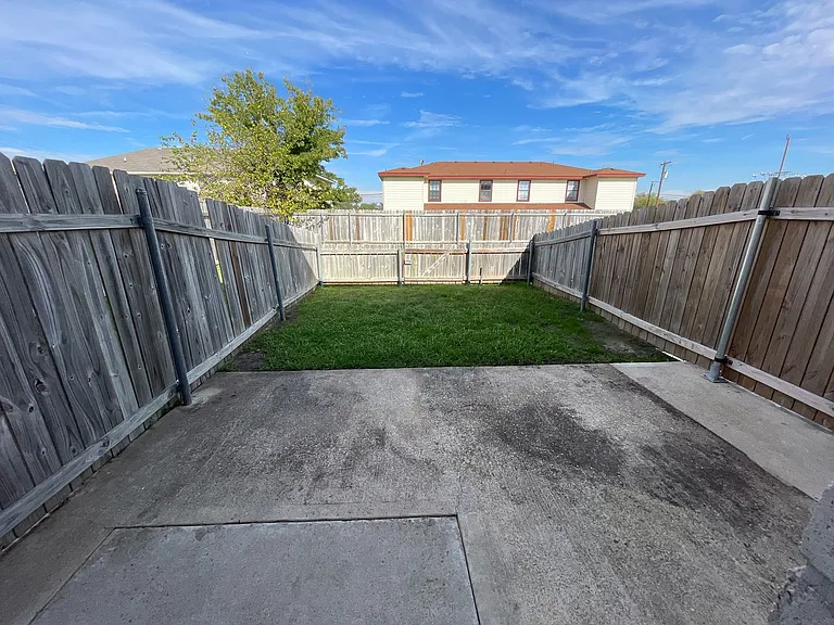 1607 Dugger Circle — Photo 13