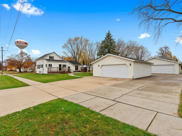 230 Pine St, Pulaski, WI 54162