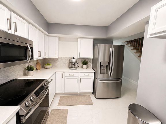 4th image of 2520 Van Buren Street #16
