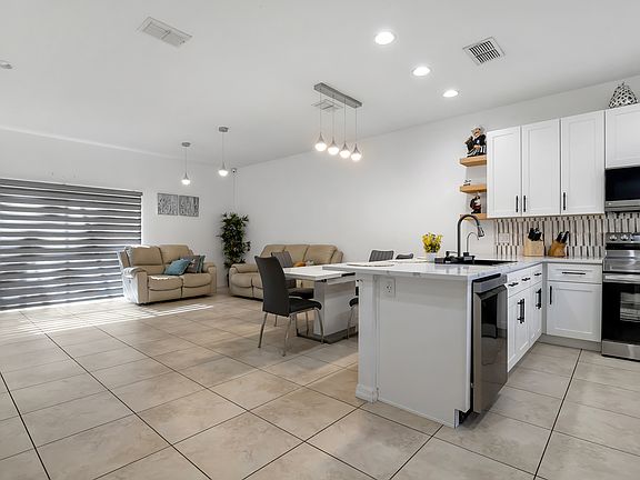3rd image of 3012 Bird Of Paradise Ln